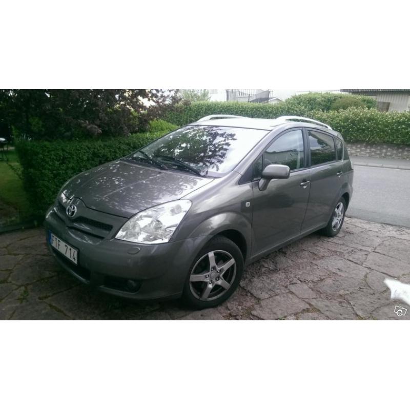 Toyota Corolla Verso 1,8 7-sitsig -07