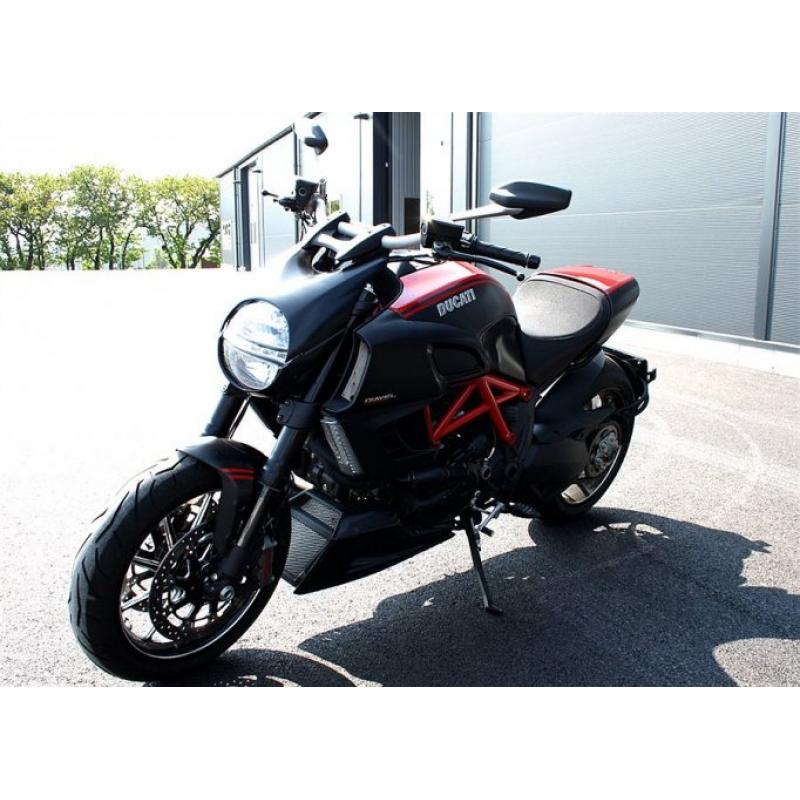 Ducati Diavel Carbon 126mil 1,95% -11