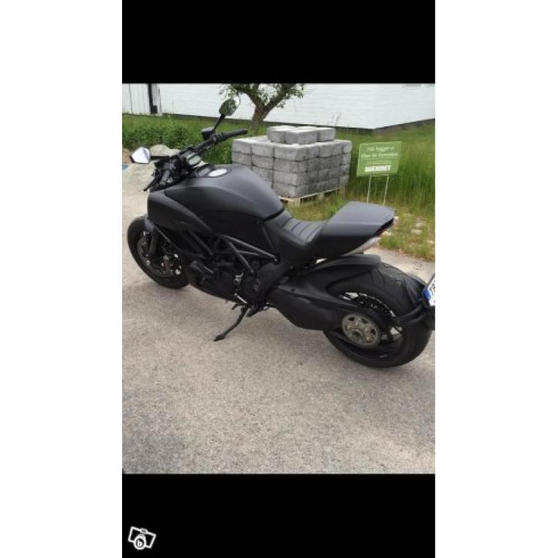 Ducati Diavel Dark -15