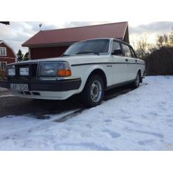 Volvo 240 Nybesiktad/skattebefriad -84