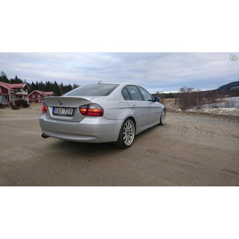 BMW 330i -06