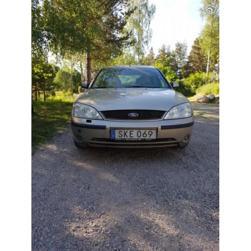 Ford Mondeo Ghia -02