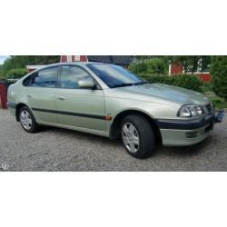 Toyota Avensis skattad o besiktad -99