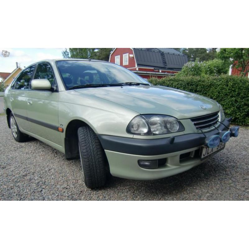 Toyota Avensis skattad o besiktad -99