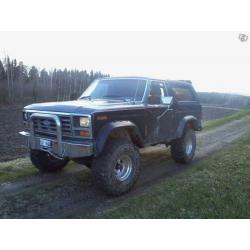 Ford Bronco Med Volvo TD40 -82