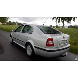 Skoda Octavia 1,6 01 låg mil -01