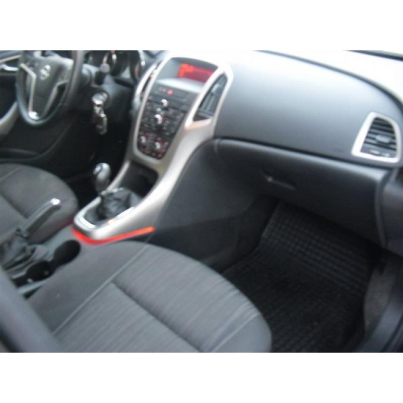 Opel Astra 1,7CDTI ECO FLEX. 5D -11