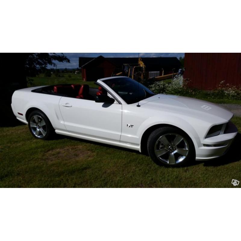 Mustang GT Cab V8 -06