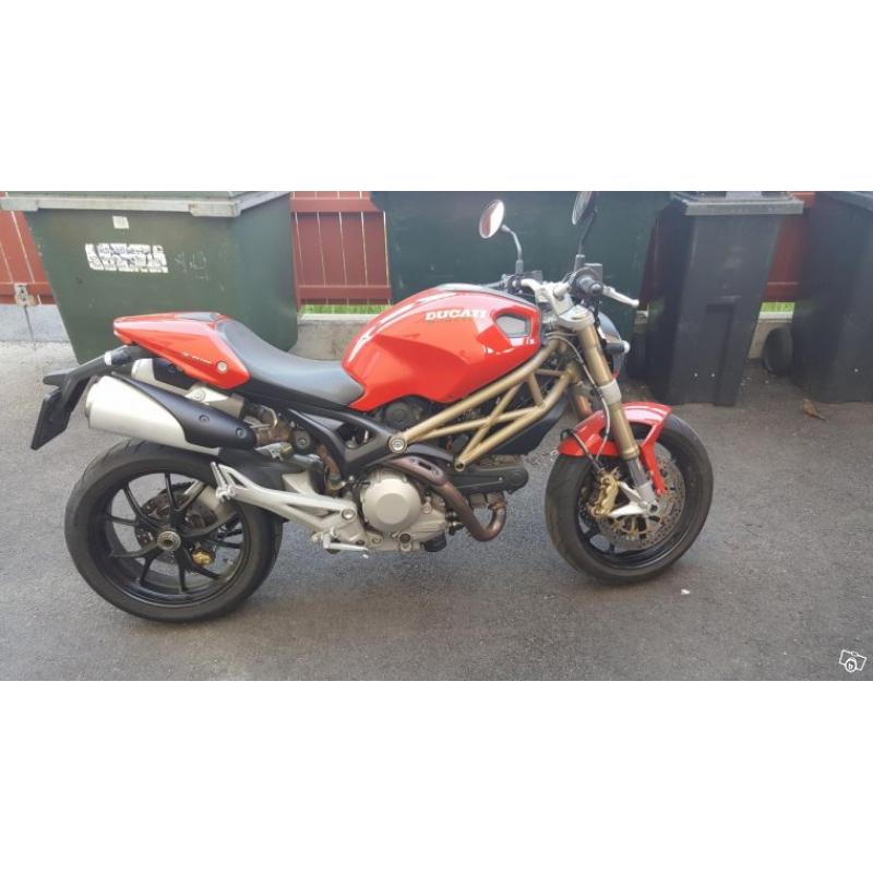 Ducati Monster 796 ABS -12