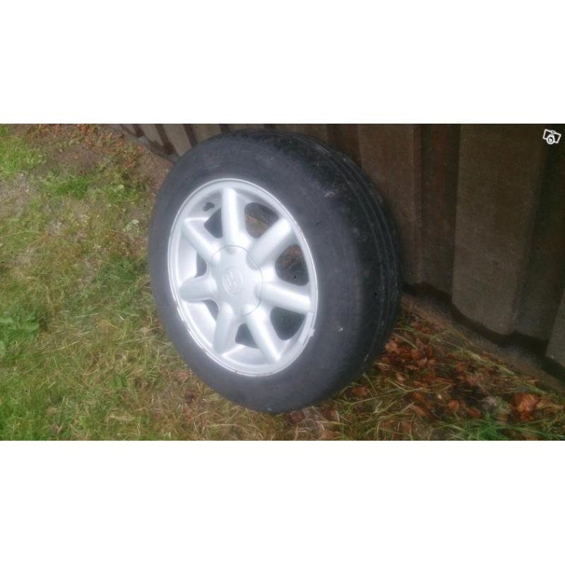 Fyra Vw fälgar 14" 4x100 med sommardäck