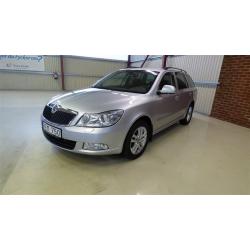 Skoda Octavia 1.6 TDi Elegance Kombi/NAV -13