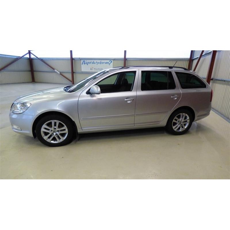 Skoda Octavia 1.6 TDi Elegance Kombi/NAV -13