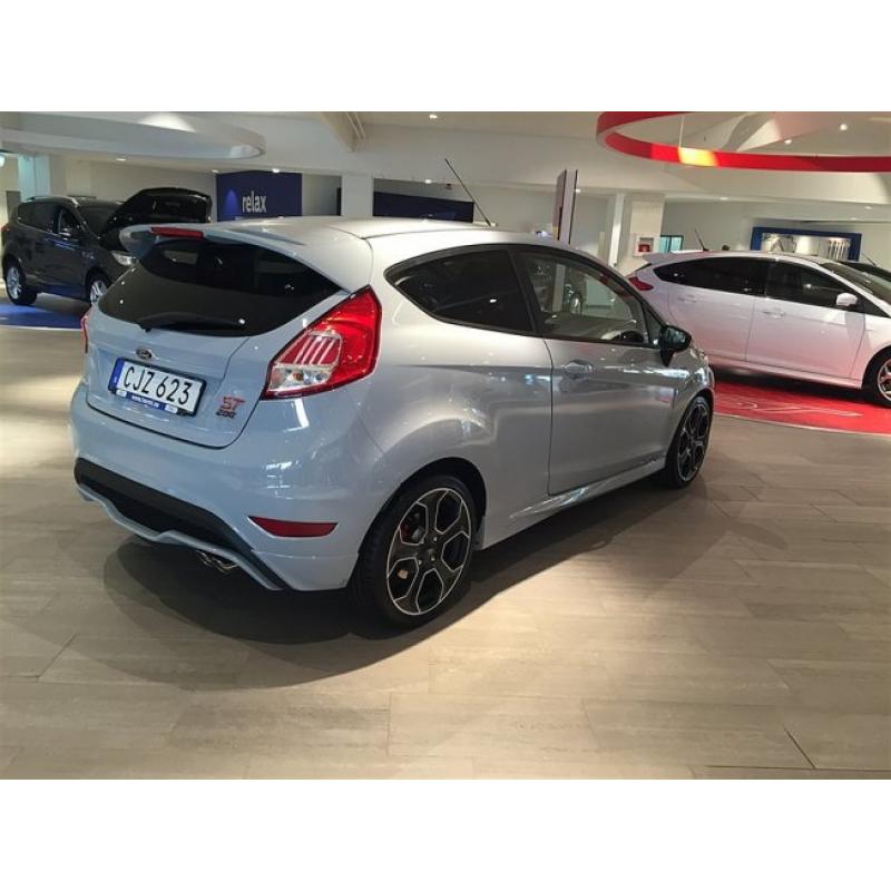 Ford Fiesta ST200 -16