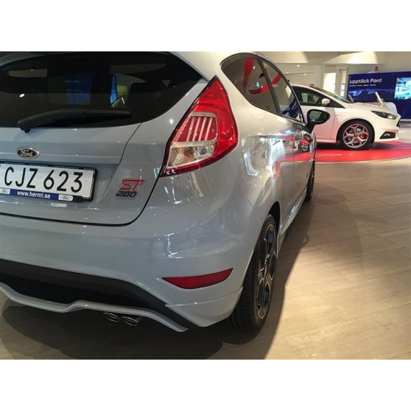 Ford Fiesta ST200 -16