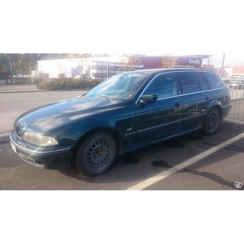 BMW 523 Avställd. Obes, Körbar Res.delsbil