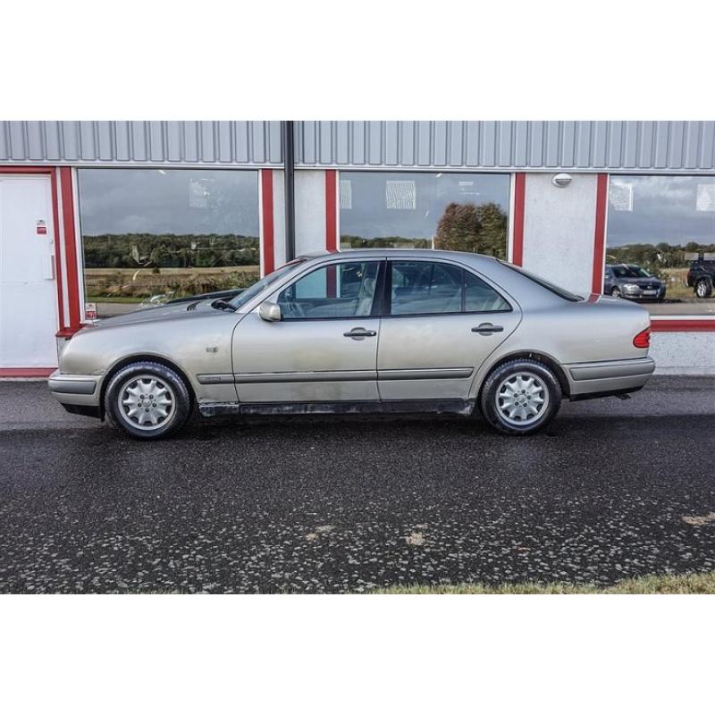 Mercedes-Benz E 240 Aut Elegance 170 Hkr *RÄN -98