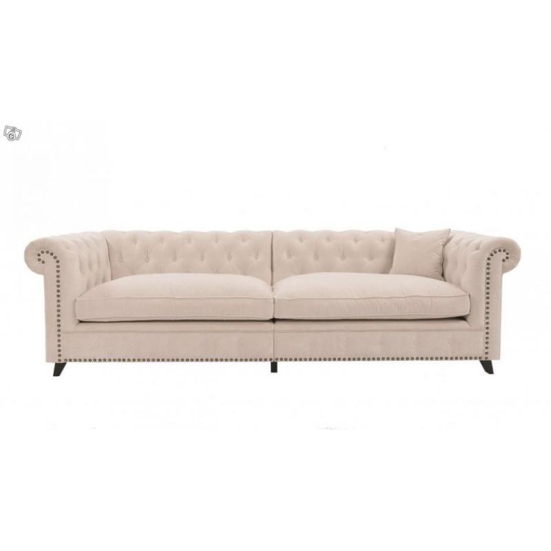 Djup chesterfield soffa i sammet