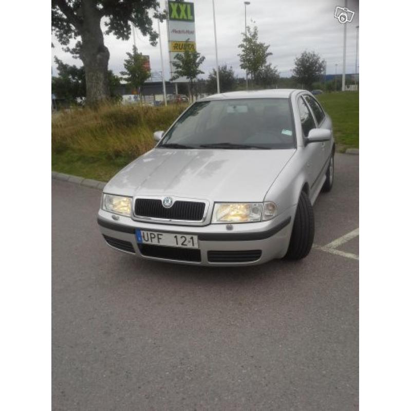 Skoda Octavia Ambiente 1.4 sedan -04