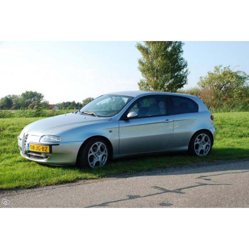 Alfa Romeo 147 1.9 JTD 115hk -02