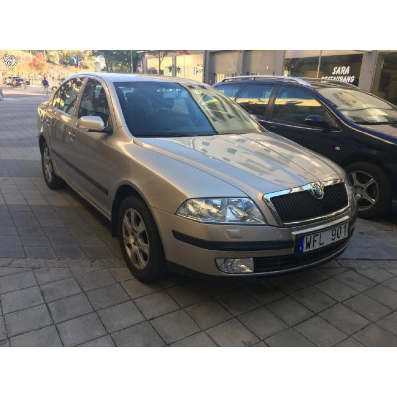 Skoda Octavia Elegan 1,6 låg mil, bes o skatt -05