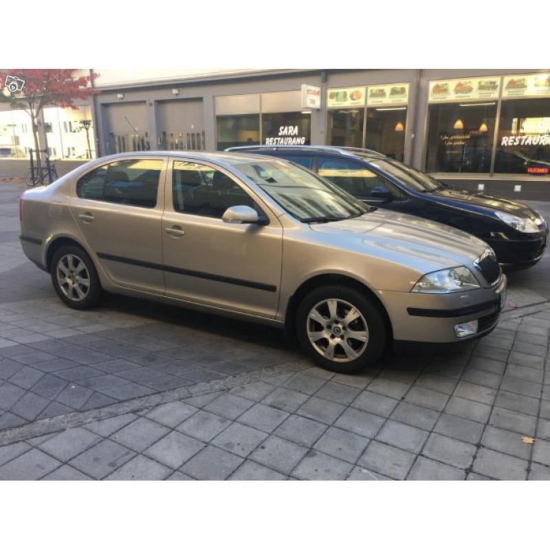 Skoda Octavia Elegan 1,6 låg mil, bes o skatt -05