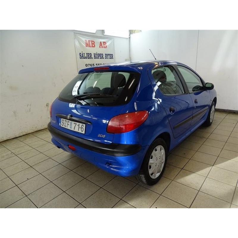 Peugeot 206 XT 1,6 5D NYbes -01