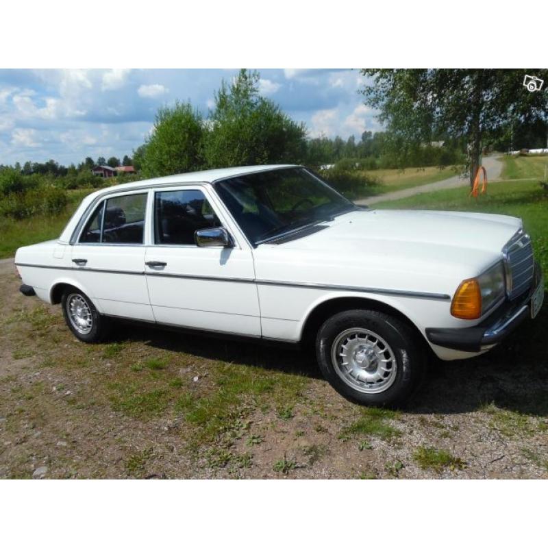 Mercedes benz 200 w 123 endast två ägare -85