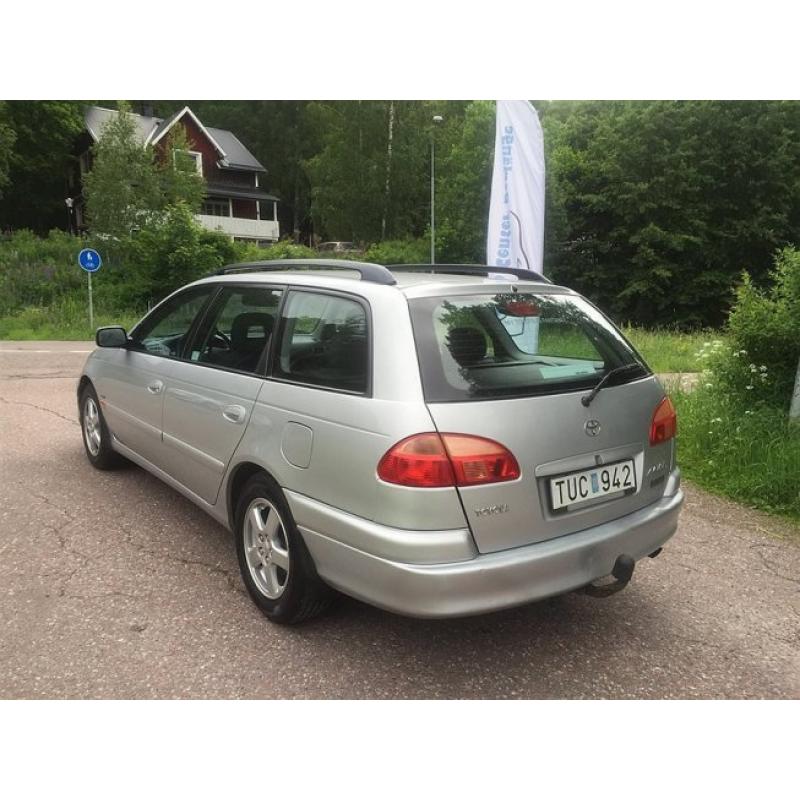 Toyota Avensis 1.8/Kombi/129hk/Svensksåld -03