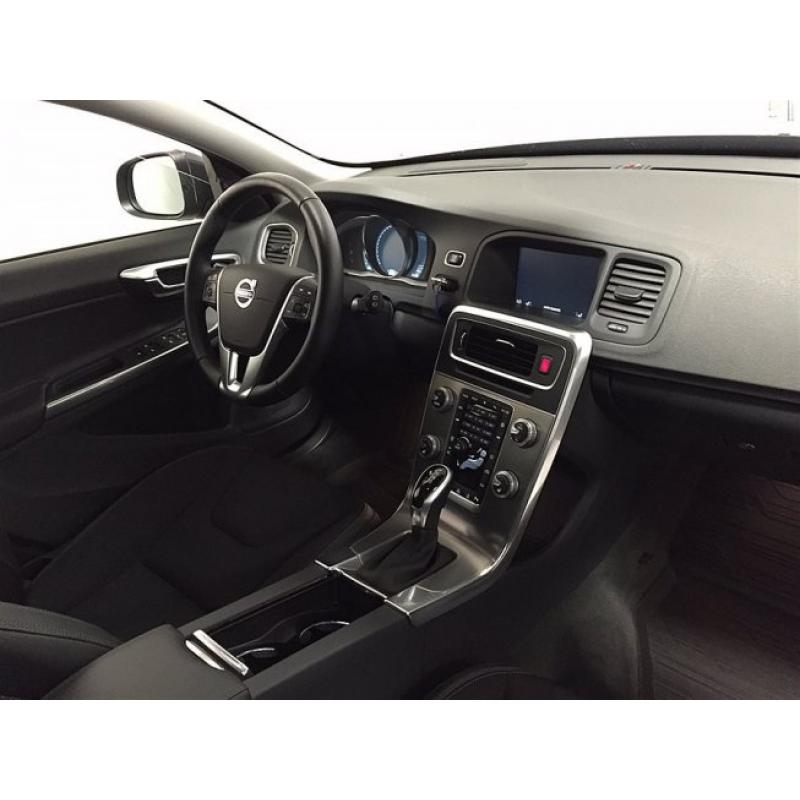 Volvo V60 D4 Momentum Business E PRO -16