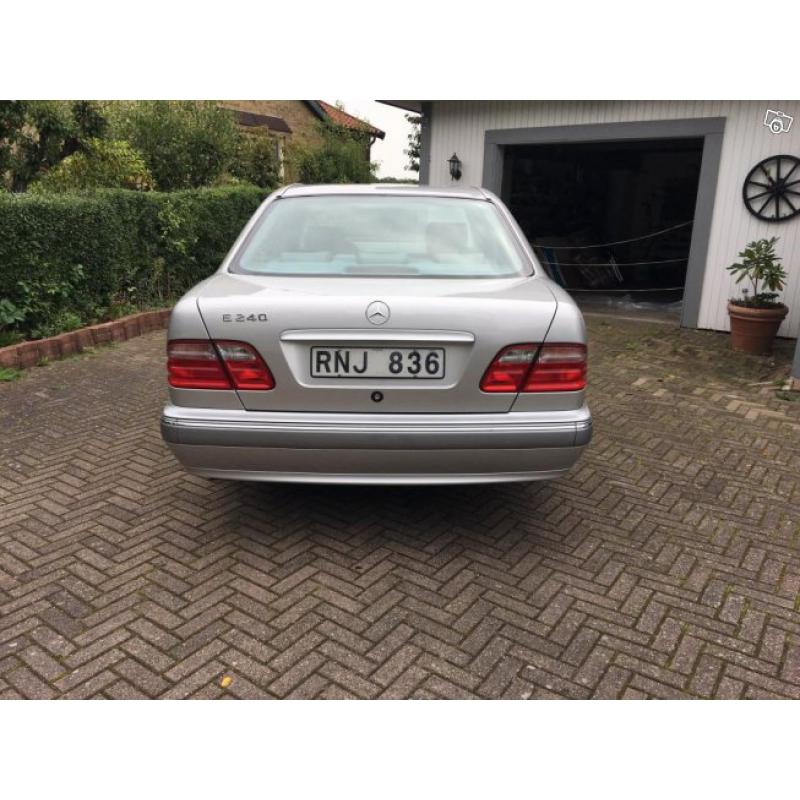 Fin mercedes benz E240,170 hk -00