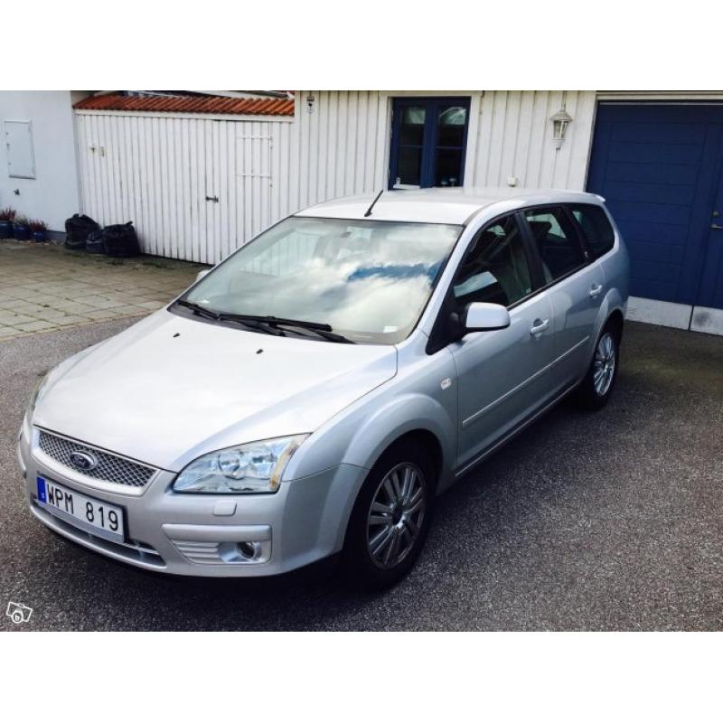 Ford Focus GHIA 1.6 kombi -05