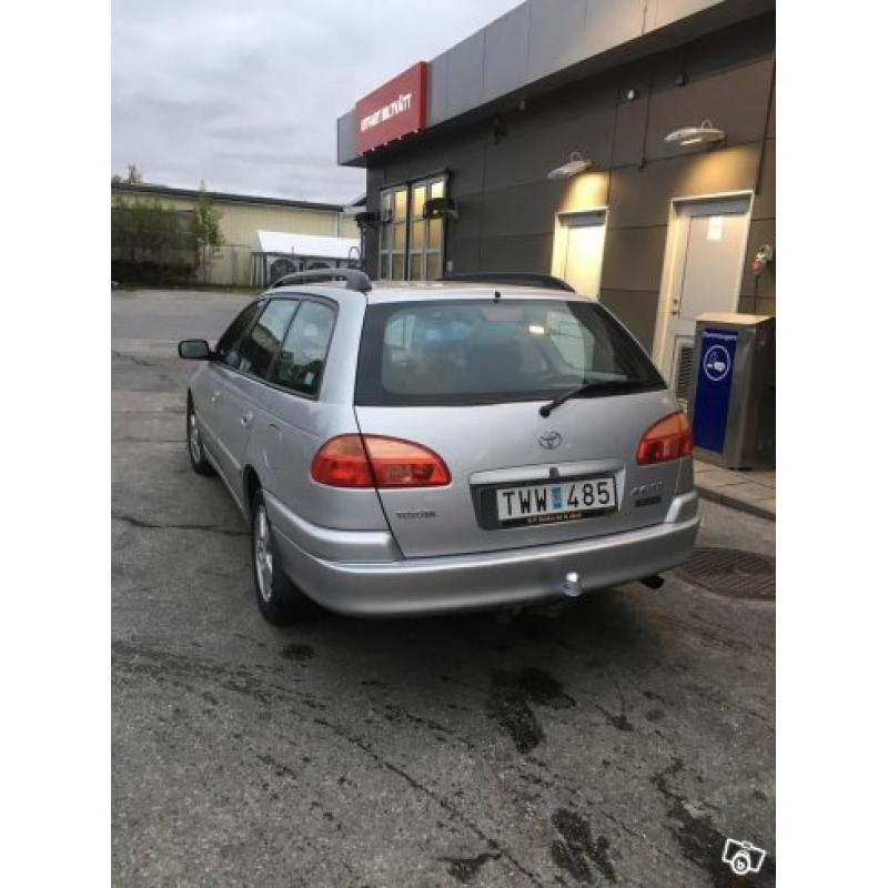 Toyota avensis VVT-i 2,0 Auto låg mil -03