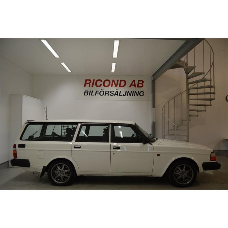 Volvo 245 GLT PAKET AC NYLACKERAD NYBES -90